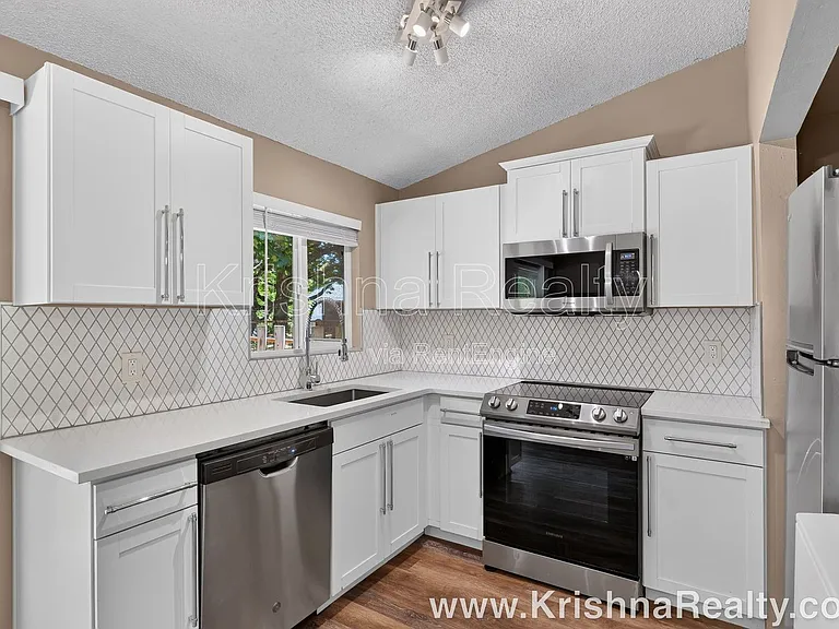19684 SW 68th Ave — Photo 10