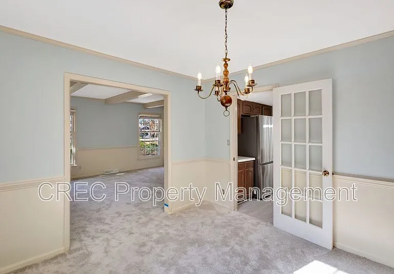 321 Shaftesbury Ln — Photo 10