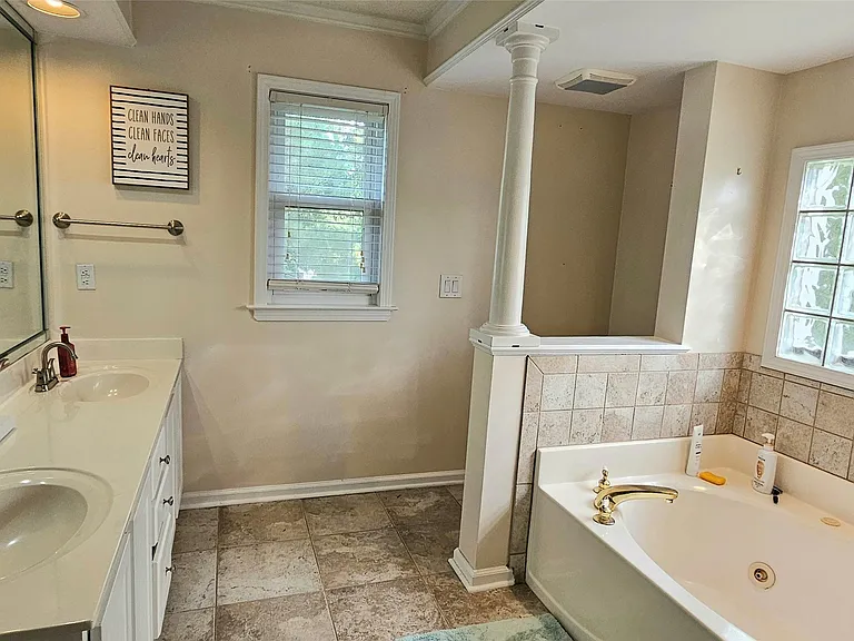 210 Sweetbriar Ln — Photo 17