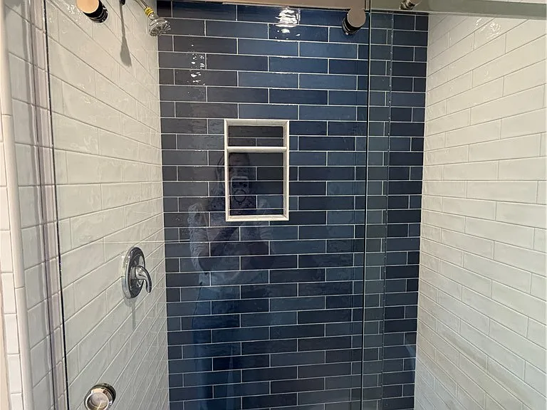 1108 A Front — Photo 11