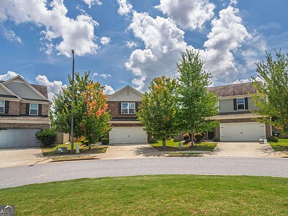 4th image of 460 Meadowbend Cir