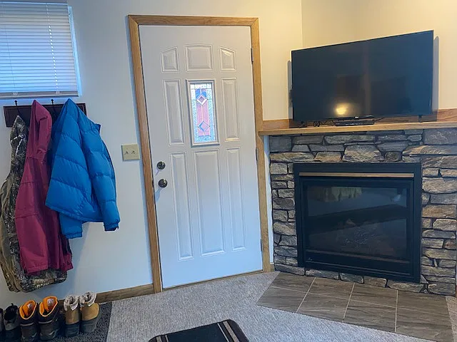 3 bed, 1600 sqft, $2,700 — Photo 3