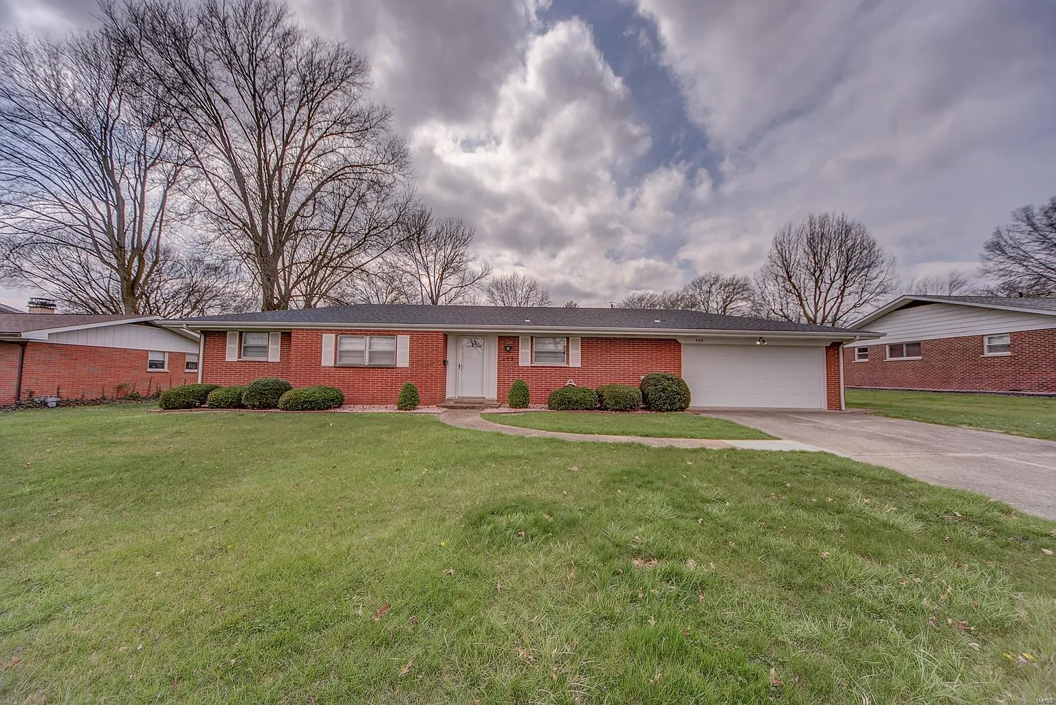 429 Sheraton Dr photo 1