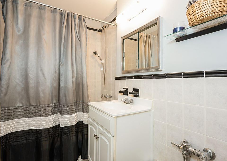 2nd image of 2453 E 28th St #1