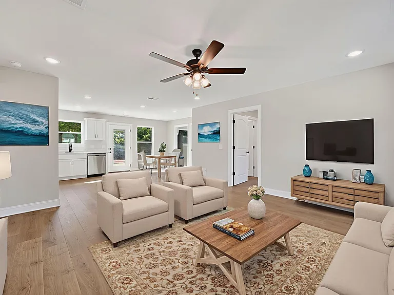 1022 W College #2 — Photo 3