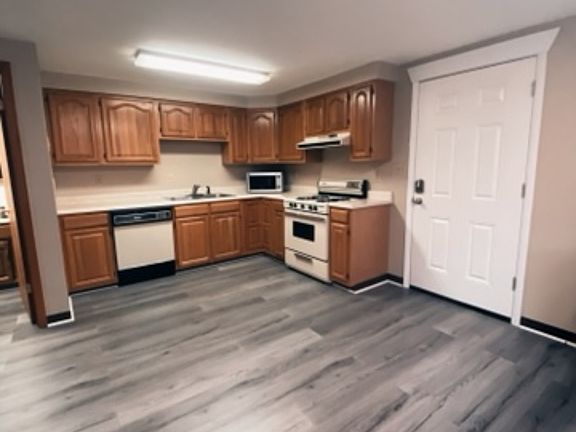 3rd image of 9 N Kendall Ave