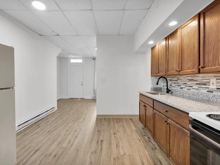 426 W Green St #1 — Photo 7