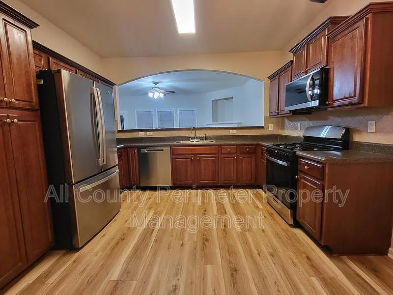 3 bed, 2.5 bath, 1900 sqft, $2,145 — Photo 4