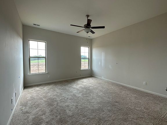 4th image of 44 Saint Andrews Dr