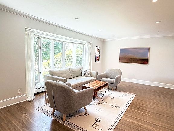 2nd image of 18 Parkway Dr
