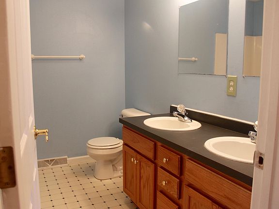 5th image of 1430 Springside Dr