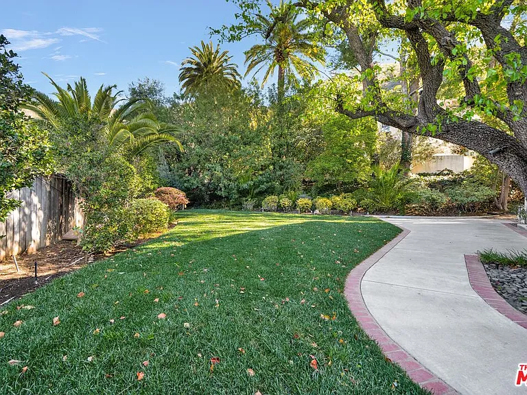1758 Clear View Dr — Photo 30