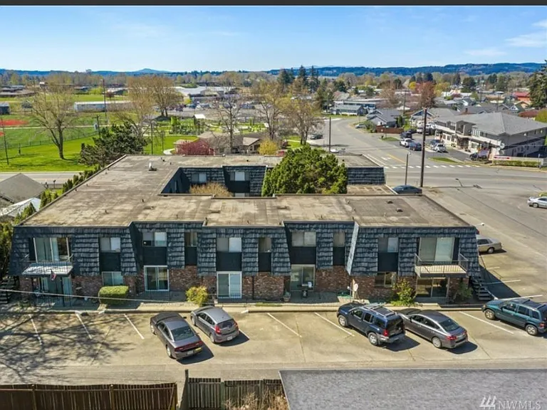 210 13th St #10 — Photo 10