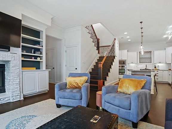 4th image of 175 Sampson St NE #175
