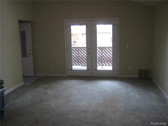 3rd image of 16429 Woodlane