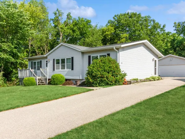 230 Petticoat DRIVE, Genoa City, WI 53128