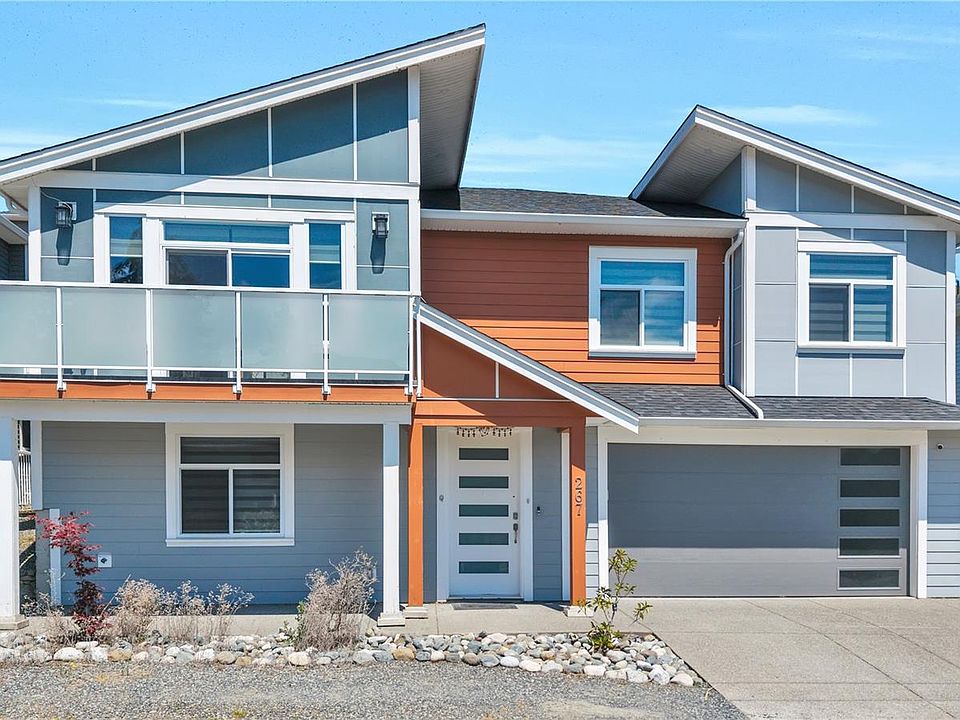 1st image of 267 Golden Oaks Cres