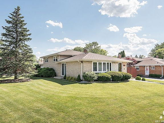 3rd image of 9001 W 92nd Pl