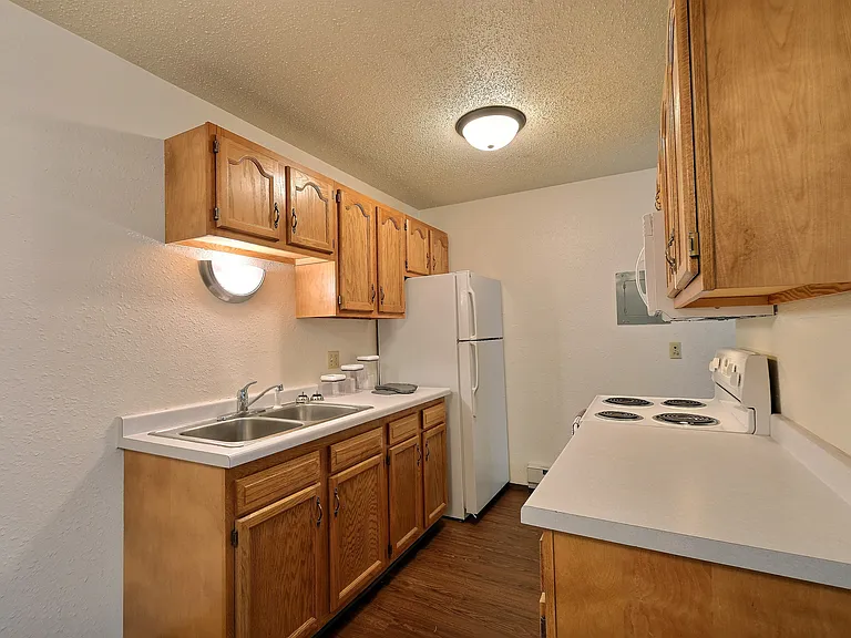 Fargo, ND Kingswood Apartments | Kitchen