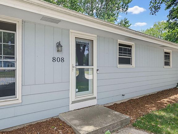 2nd image of 808 Memorial DRIVE