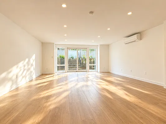 Bedroom, photo 9