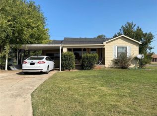 1049 E Walnut St, Altus, OK 73521
