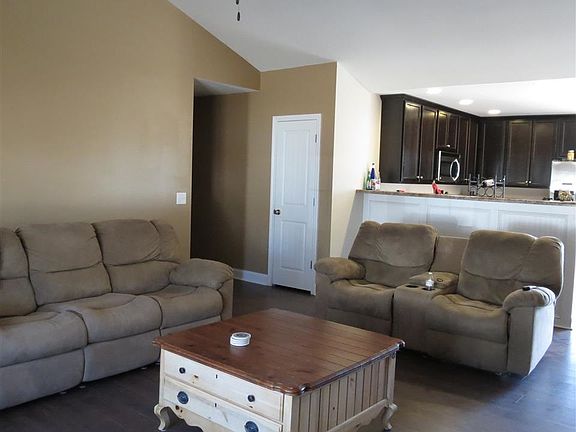 4th image of 216 Riverstone Ct