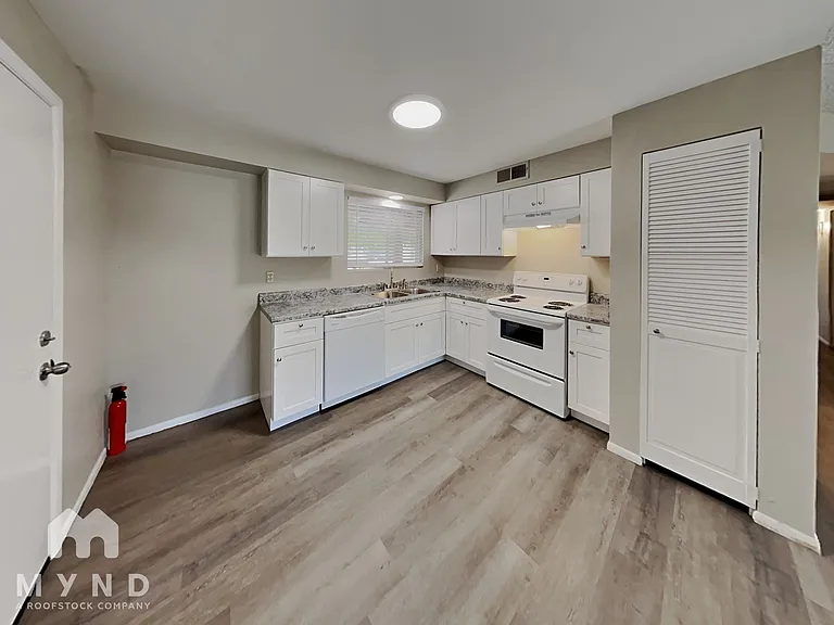 7233 W San Miguel Ave — Photo 6