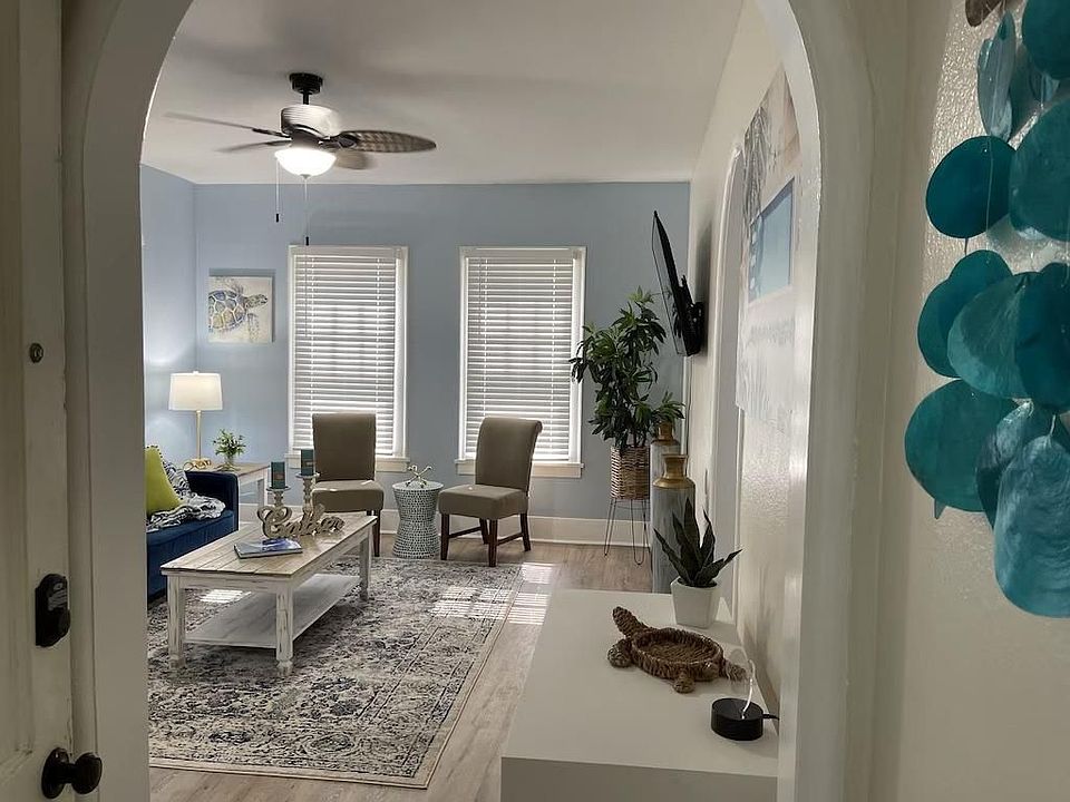 1st image of 725 Broadway St #12