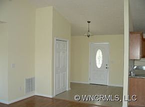 5th image of 475 Park Knoll Dr
