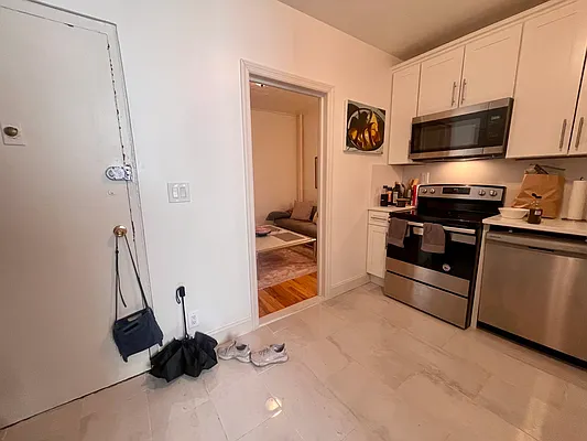 Rented by Compass | media 18