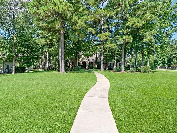 The home is set back and allows for nice privacy.