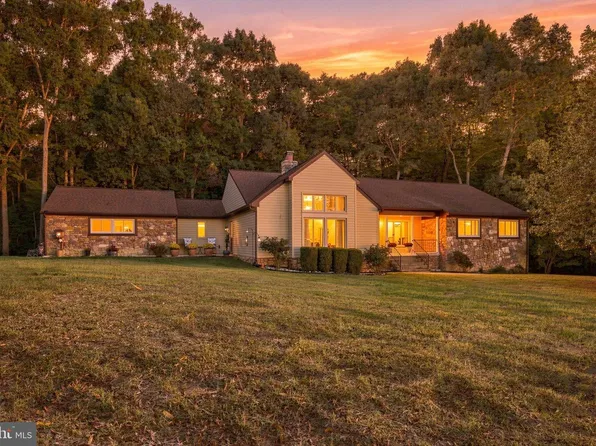 8995 Hillary Ct, La Plata, MD 20646
