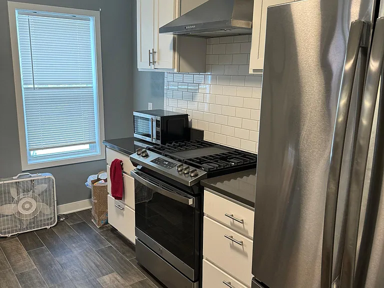 3325 Stevens St #1E — Photo 2