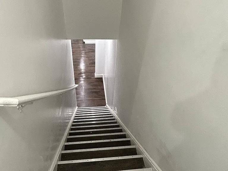1433 Derry St — Photo 5