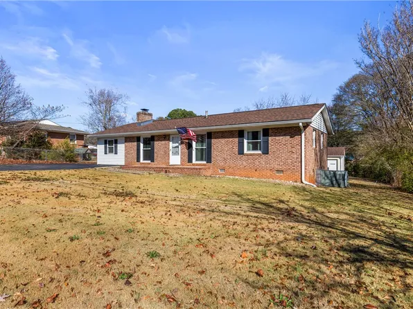 103 Woodleigh Dr, Taylors, SC 29687