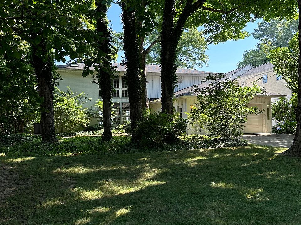 Beautiful Front Wooded Yard