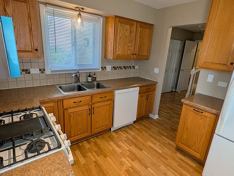 1449 Timber Ln — Photo 2