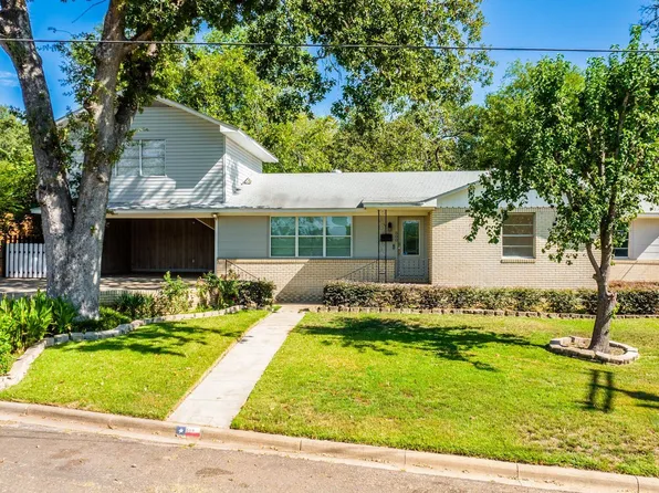 500 Mustang Dr, Gladewater, TX 75647