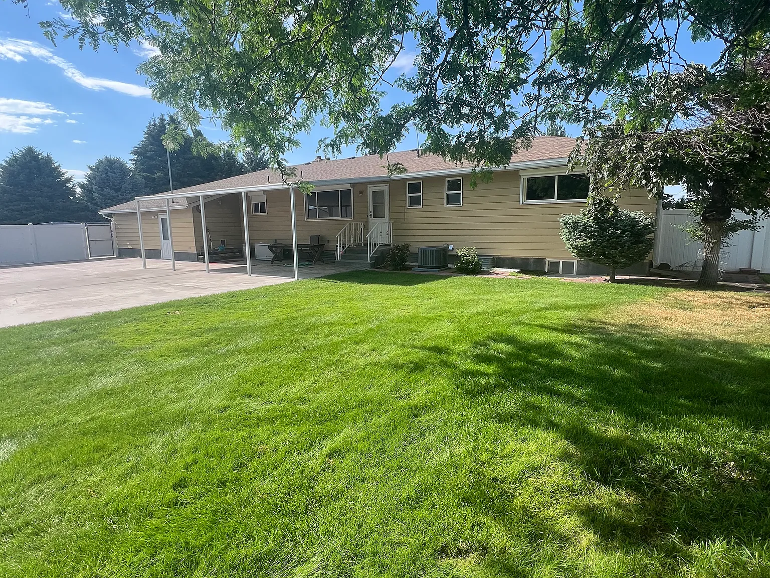 4 bed, 3240 sqft, $2,450 — Photo 4