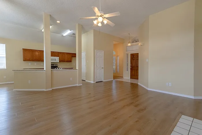 4 bed, 2.0 bath, 1837 sqft, $2,799 — Photo 4