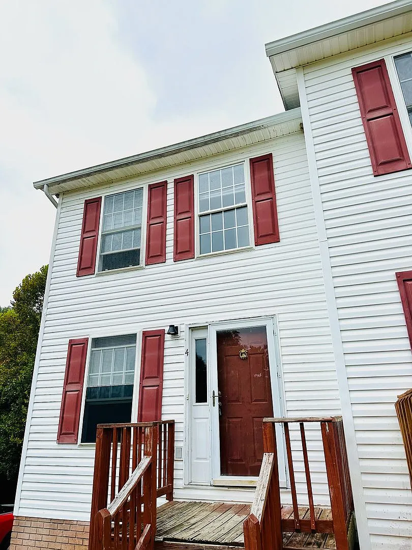 Spacious 2 Bedroom, 2.5 Bathroom Condo for Rent in Bristol, TN — Photo 1