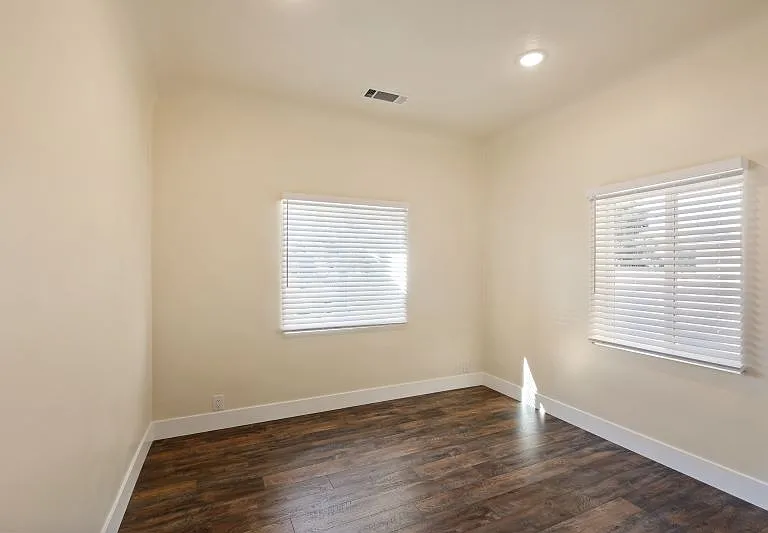10 Prater Way — Photo 3