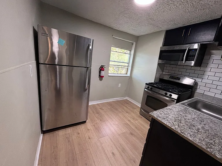 1636 E State St — Photo 11