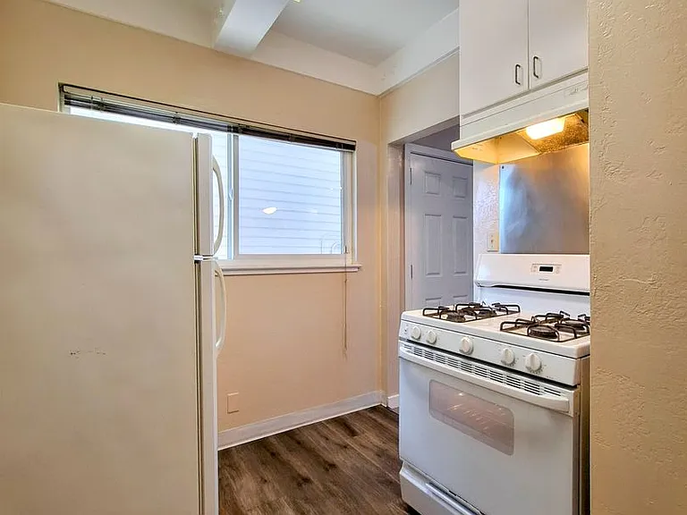 42 S 8th St #1 — Photo 10