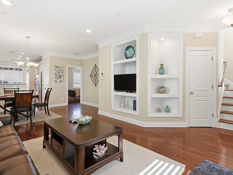 313 Lake View Dr — Photo 6