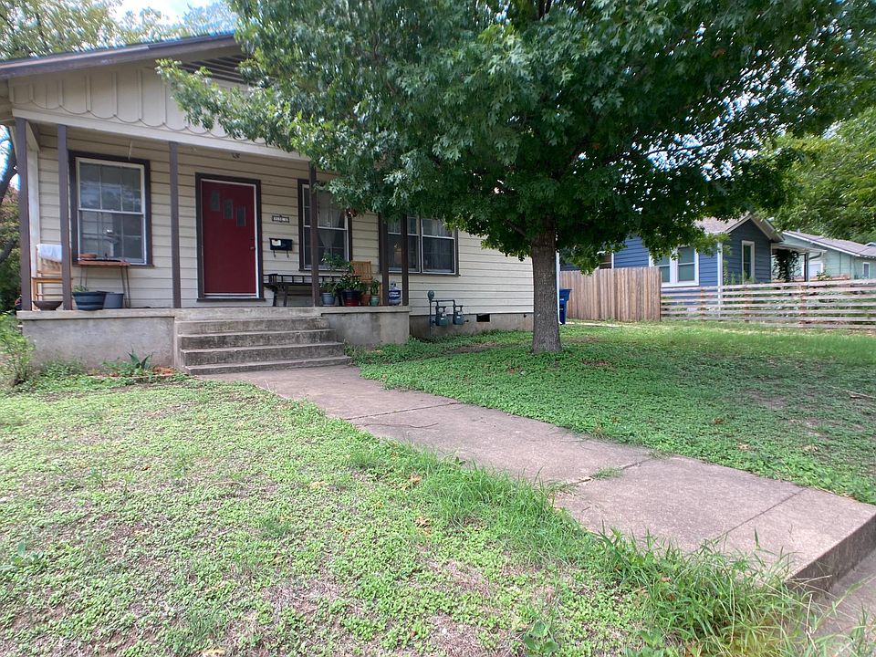 913 E 53rd 1/2 St, unit A - a duplex
