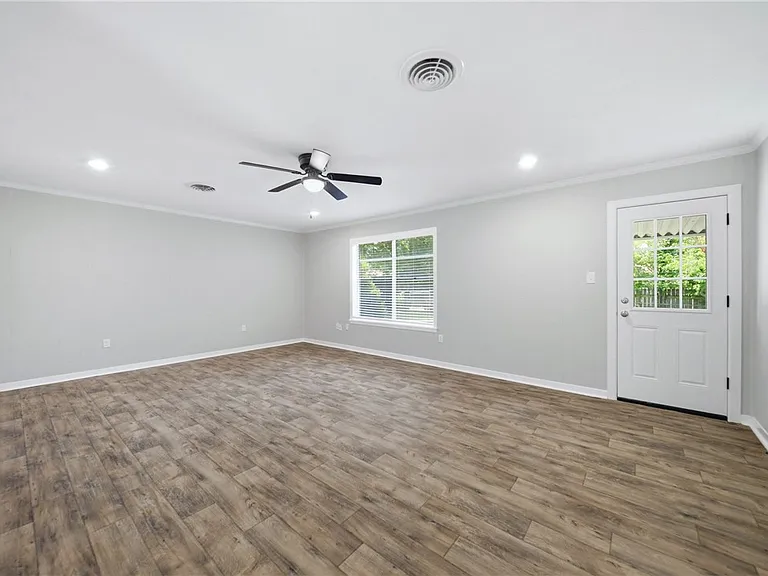 2304 Devonshire St — Photo 9
