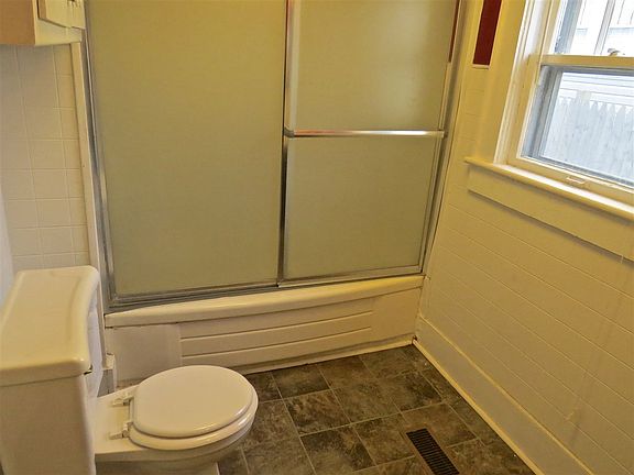 4th image of 707 E Washington St
