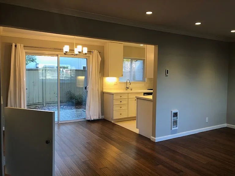 Village Square Townhomes — Photo 23